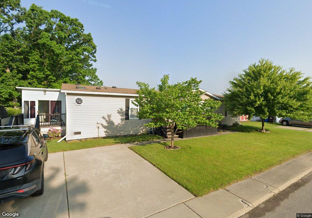 664 Red Pine Dr, Flint, MI 48506 - photo 1