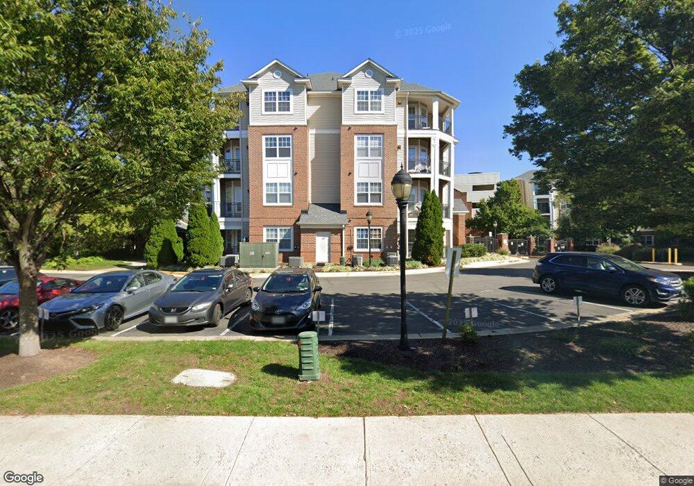 12900 Centre Park Cir unit 301, Herndon, VA 20171 - photo 1