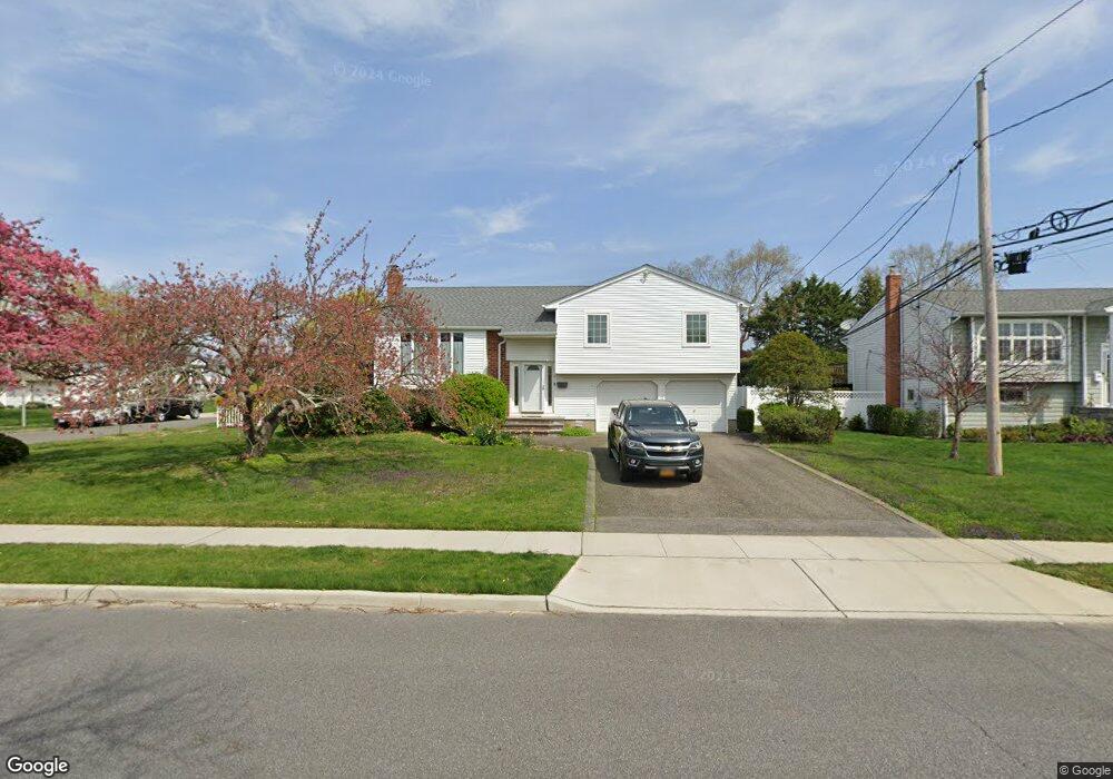 1 Splitrail Place, ComMacK, NY 11725 - photo 1