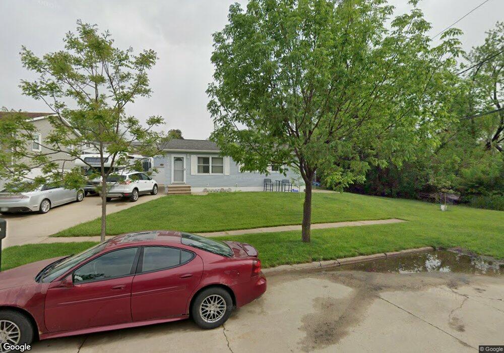 3002 2nd Ave SW, Cedar Rapids, IA 52404 - photo 1