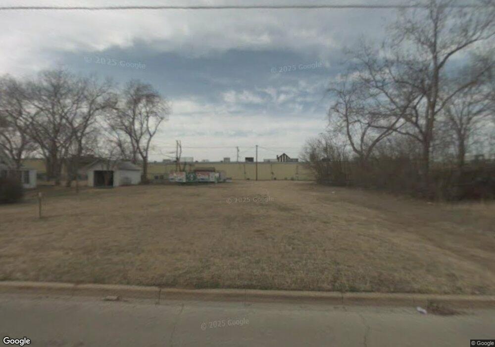 710 W Chambers St, Cleburne, TX 76033 - photo 1