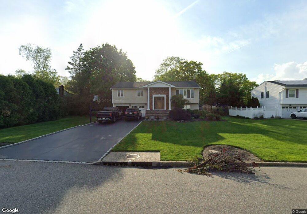 30 Peppermint Rd, ComMacK, NY 11725 - photo 1