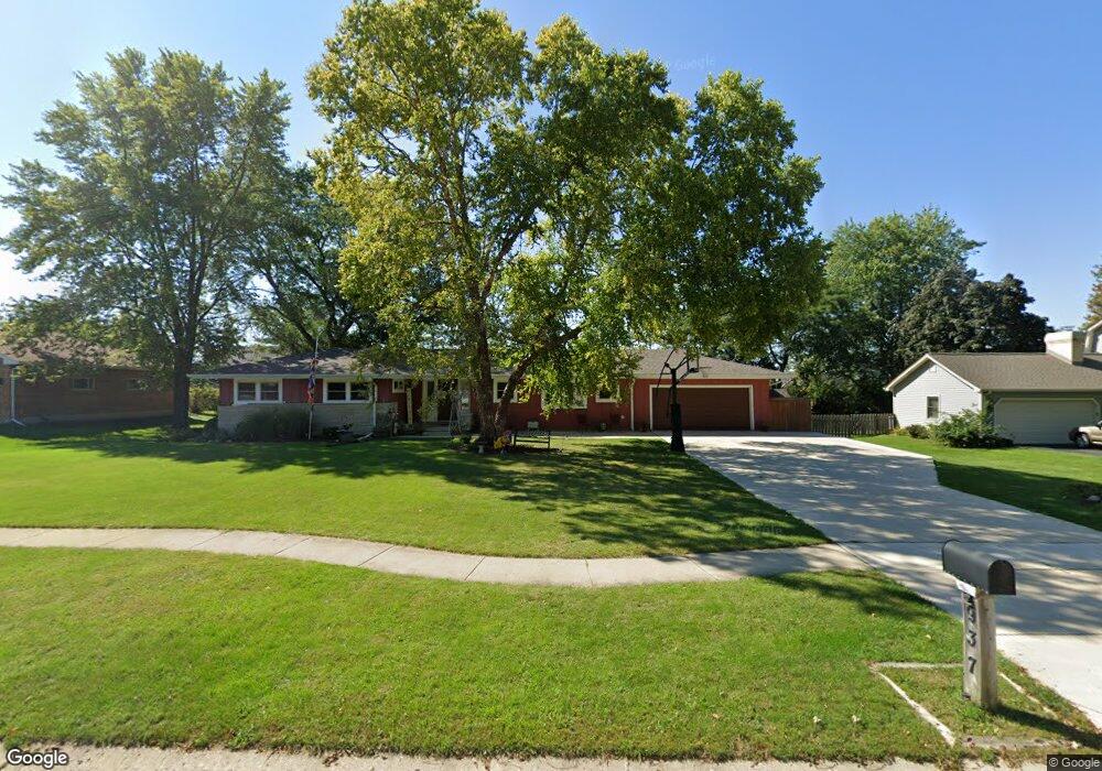 937 S Raddant Rd, Batavia, IL 60510 - photo 1