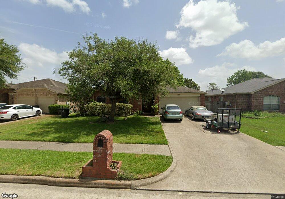 2863 Community Dr, Alvin, TX 77511 - photo 1