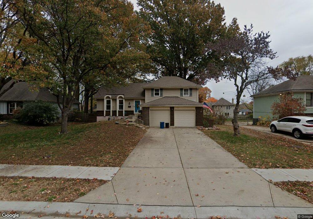 4827 Stearns Ln, Shawnee, KS 66203 - photo 1