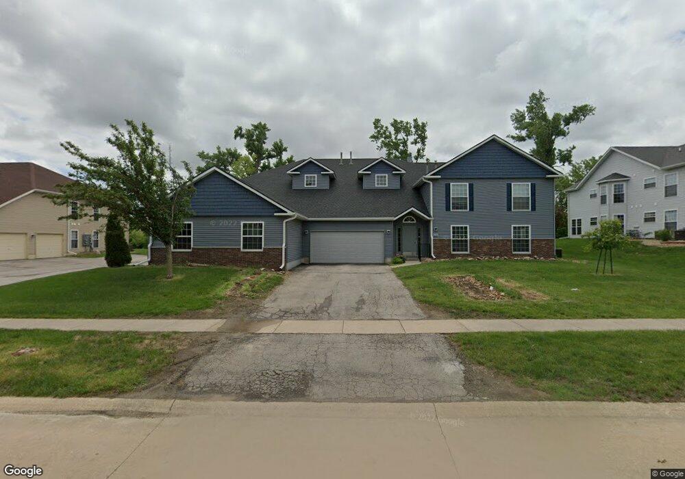 4350 Westchester Dr NE unit A, Cedar Rapids, IA 52402 - photo 1