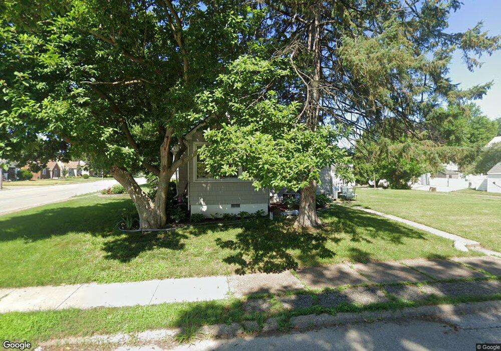 2102 W Locust St, Davenport, IA 52804 - photo 1