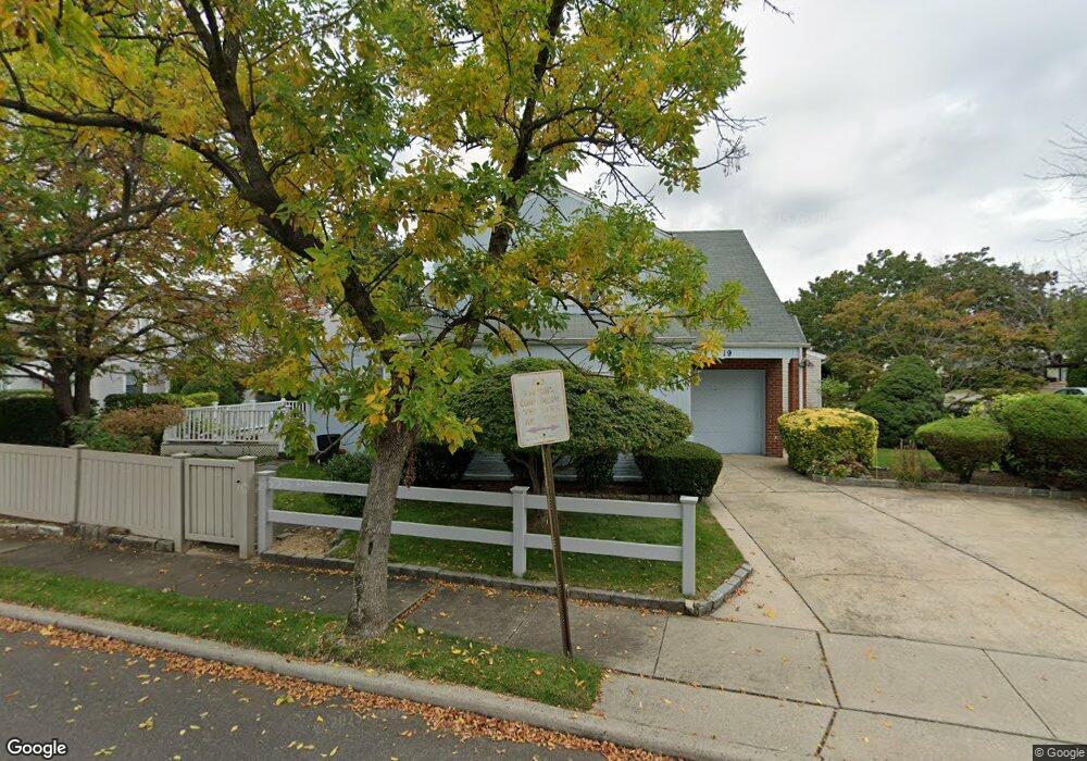 19 Tuxedo Ave, New Hyde Park, NY 11040 - photo 1