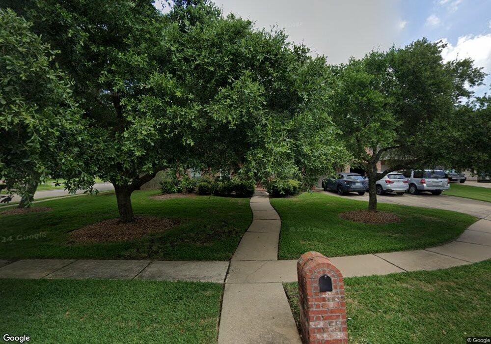 801 W Lake Cir, Friendswood, TX 77546 - photo 1