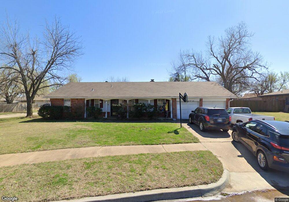 932 NE 5th St, Moore, OK 73160 - photo 1