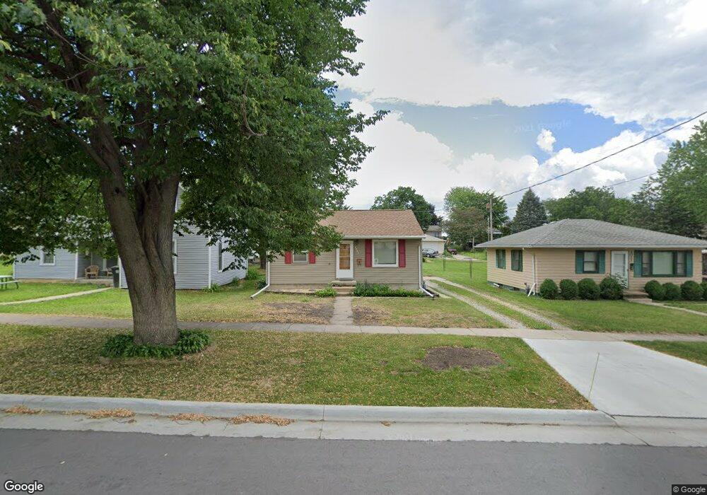 1015 W 11th St, Cedar Falls, IA 50613 - photo 1