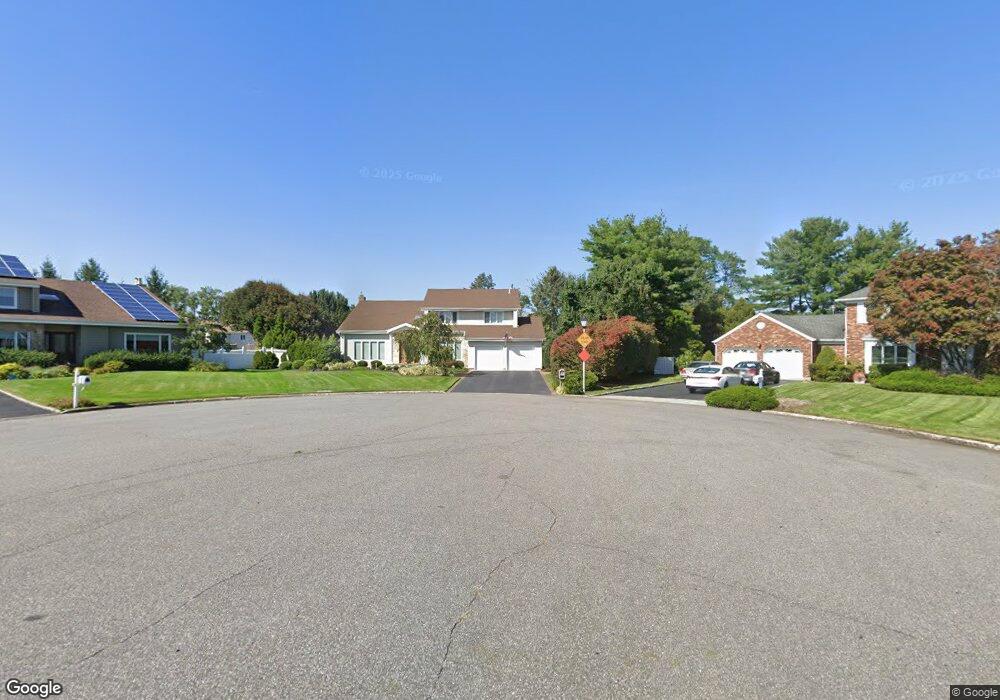 12 Myles Ct, ComMacK, NY 11725 - photo 1