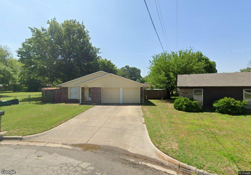 1002 Parkwood Ct, Gainesville, TX 76240 - photo 1