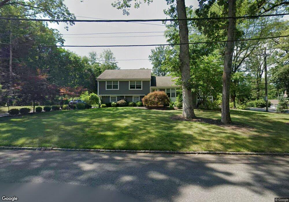 601 Cresthaven Rd, Wyckoff, NJ 07481 - photo 1