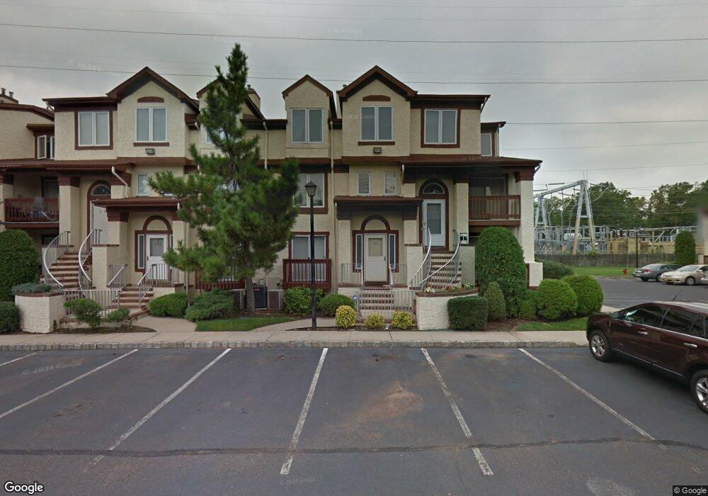 207 Michaels Ct, Woodbridge, NJ 07095 - photo 1