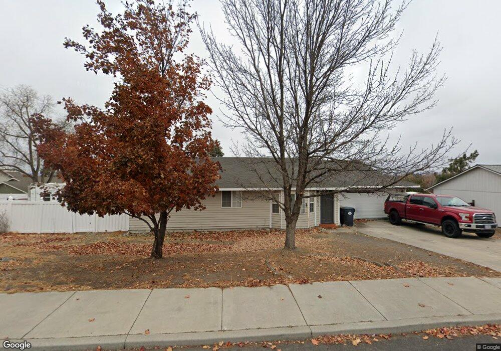 3467 SW Salmon Ave, Redmond, OR 97756 - photo 1