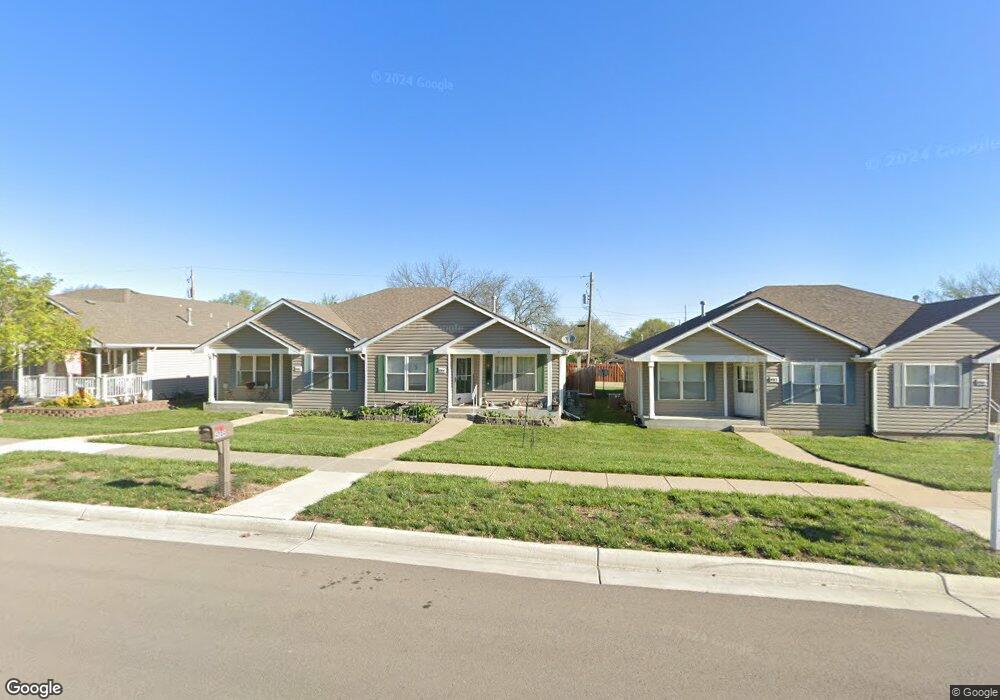 4704 SW 30th St, Topeka, KS 66614 - photo 1