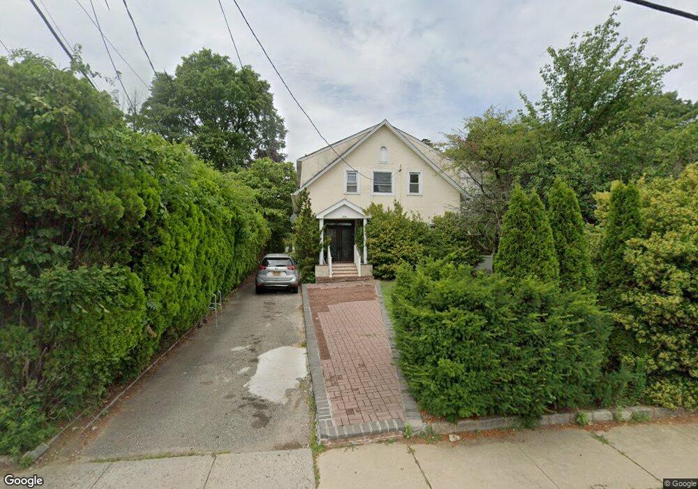 7 Hicks Ln, Great Neck, NY 11024 - photo 1