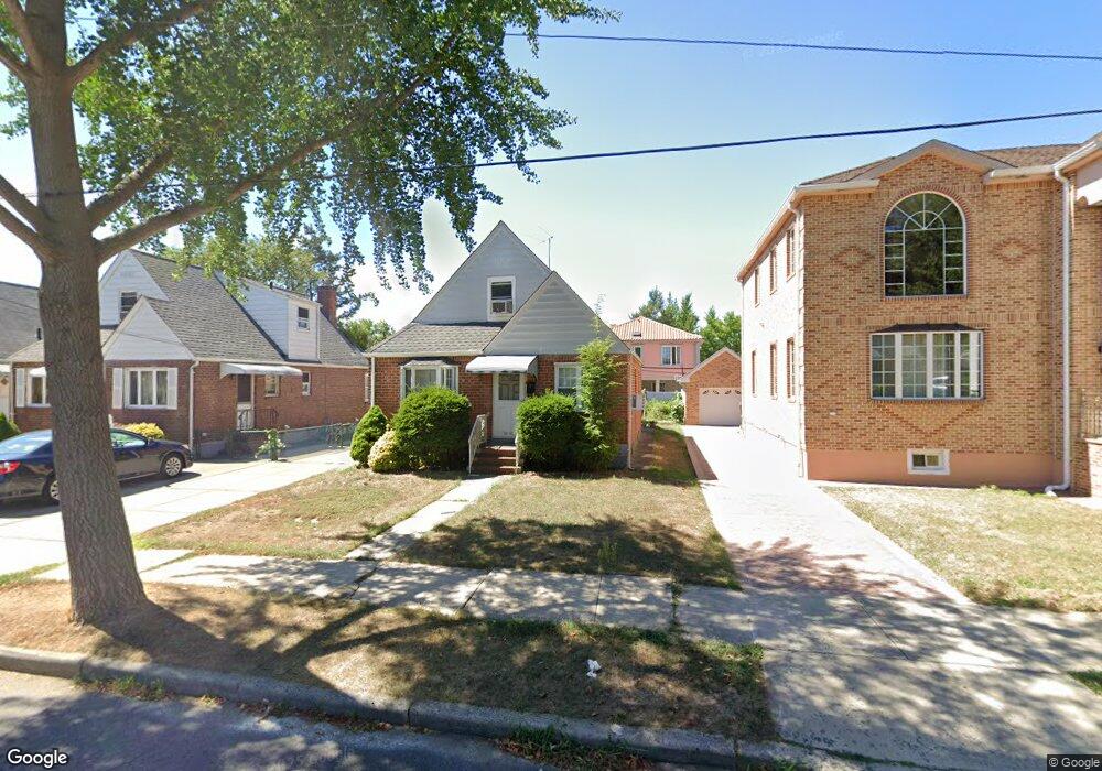 8318 266th St, Glen Oaks, NY 11004 - photo 1