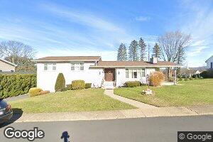 25 Sunrise Ln, Pittston, PA 18640