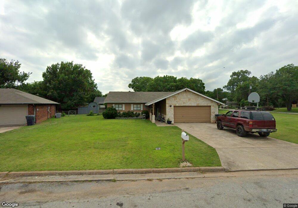 818 Harbin Dr, Ardmore, OK 73401 - photo 1