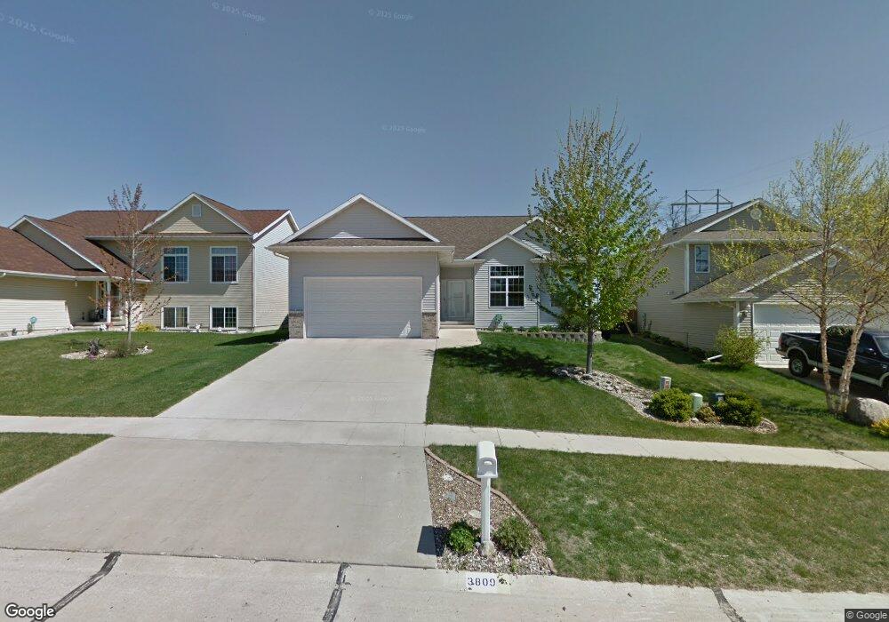 3809 Royal Dr SW, Cedar Rapids, IA 52404 - photo 1