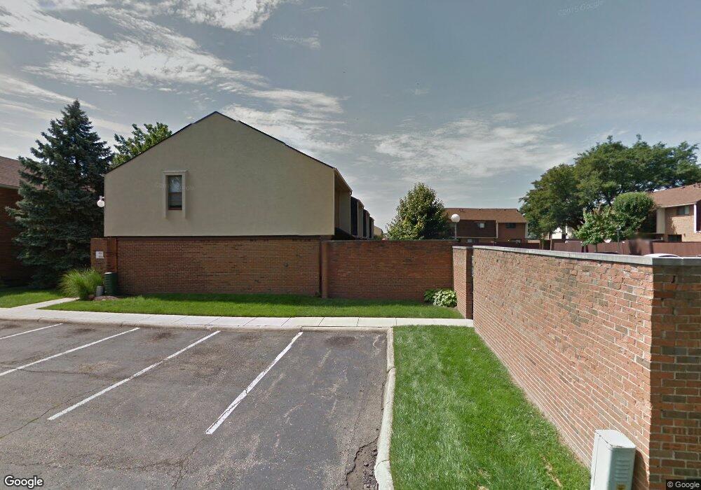 1833 Willoway Cir N, Columbus, OH 43220 - photo 1