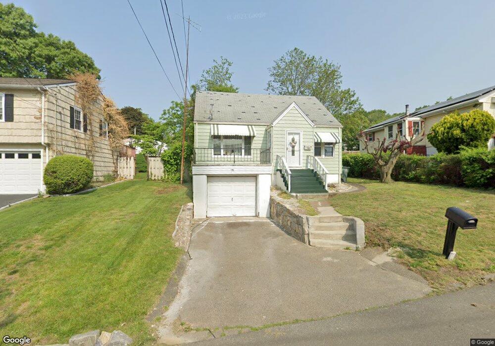 121 Hillcrest Rd, Bridgeport, CT 06606 - photo 1