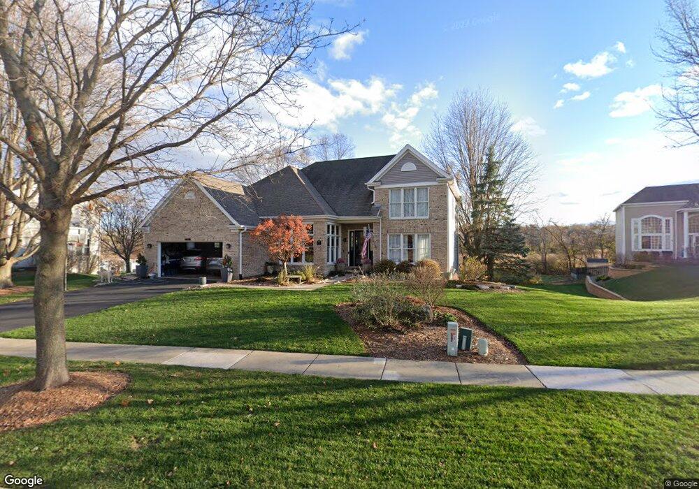 1611 Fieldcrest Dr, Algonquin, IL 60102 - photo 1