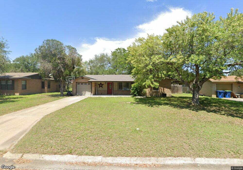 803 E Randall St, Beeville, TX 78102 - photo 1