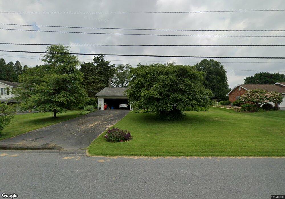 2923 Roosevelt Dr, Chambersburg, PA 17201 - photo 1