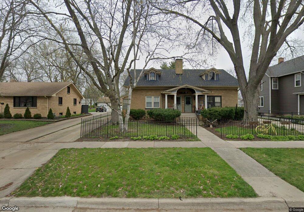 837 W Downer Place, Aurora, IL 60506 - photo 1