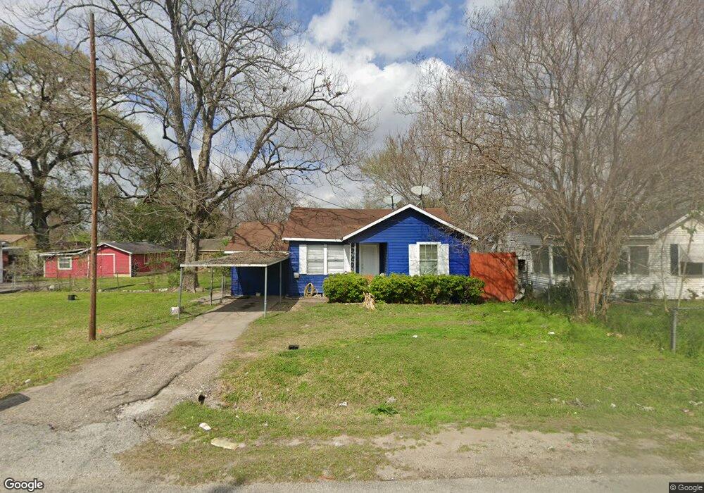 111 Fichter St, Houston, TX 77022 - photo 1