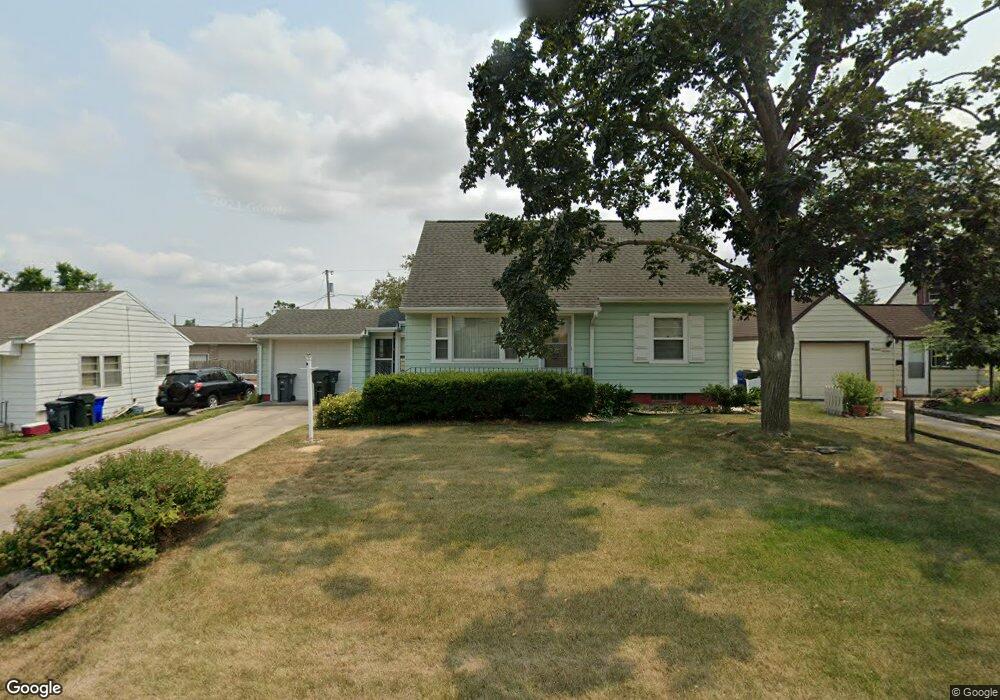 1911 Chandler St SW, Cedar Rapids, IA 52404 - photo 1