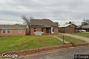 325 S 16th St, Clinton, OK 73601