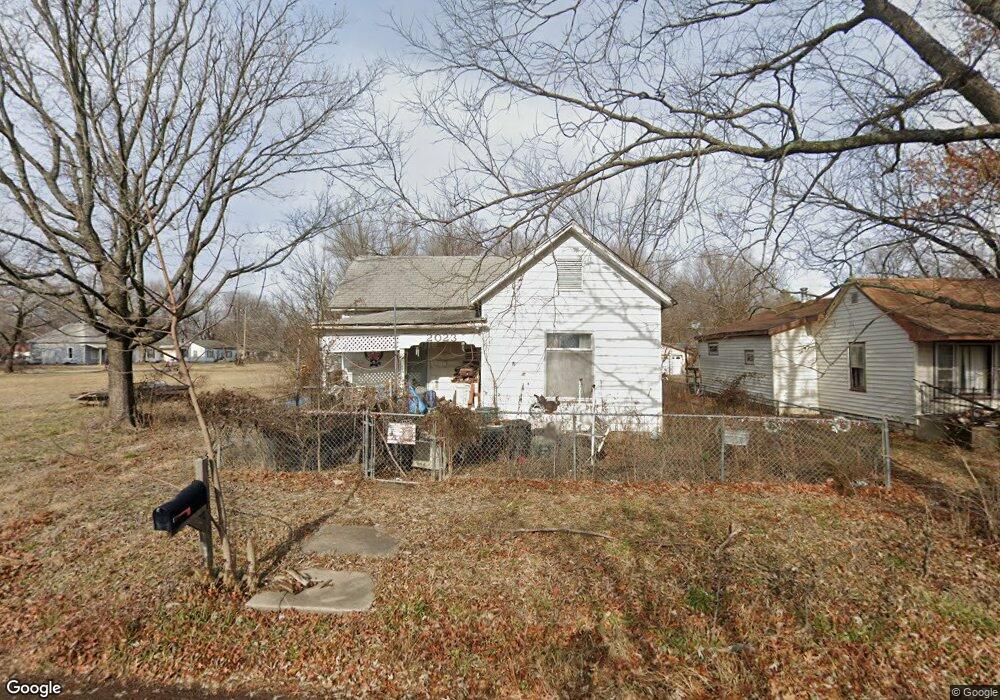 2023 Maple Ave, Parsons, KS 67357 - photo 1