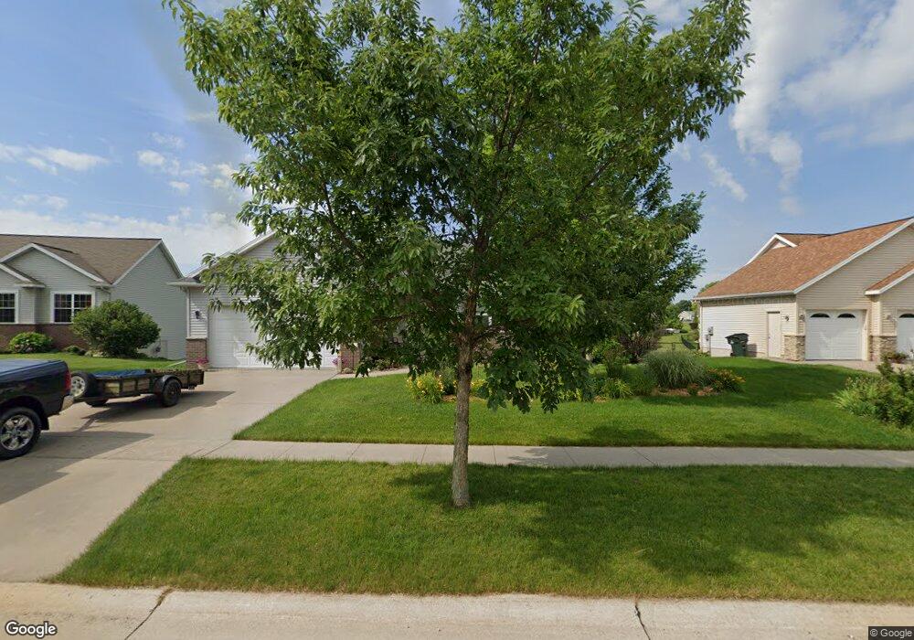 2425 Woodhill Dr SW, Cedar Rapids, IA 52404 - photo 1