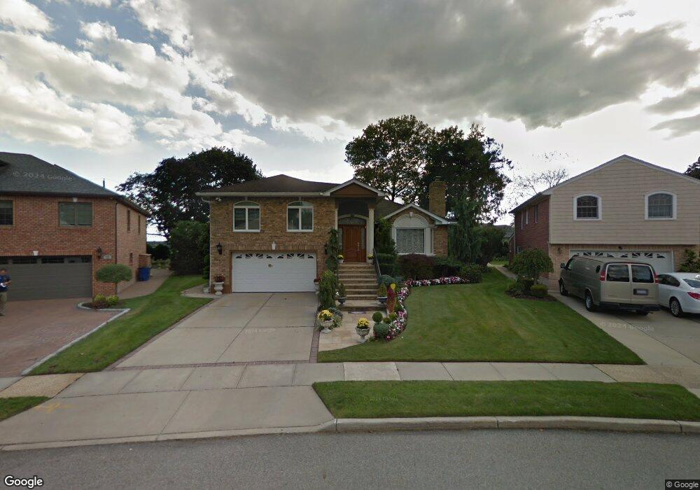 8 Lydia Ln, Garden City, NY 11530 - photo 1