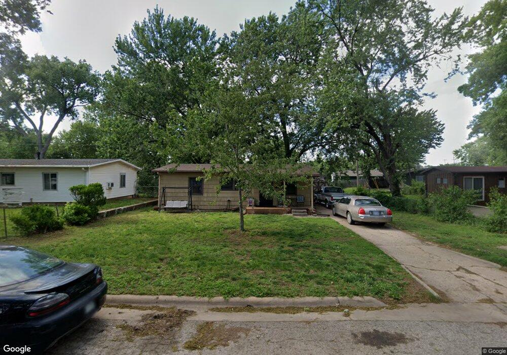 904 SW 32nd St, Topeka, KS 66611 - photo 1