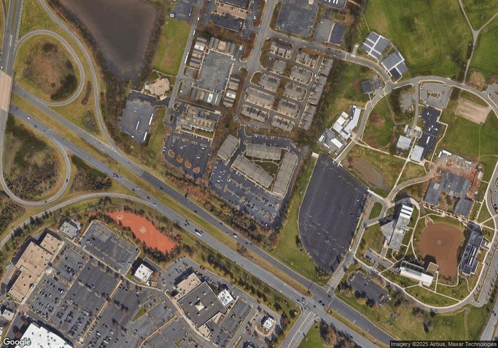 21216 Mcfadden Square unit 106, Sterling, VA 20165 - photo 1