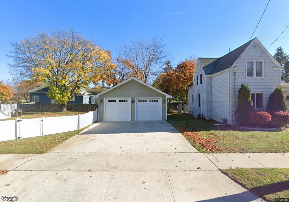 827 N 20th St, Manitowoc, WI 54220 - photo 1