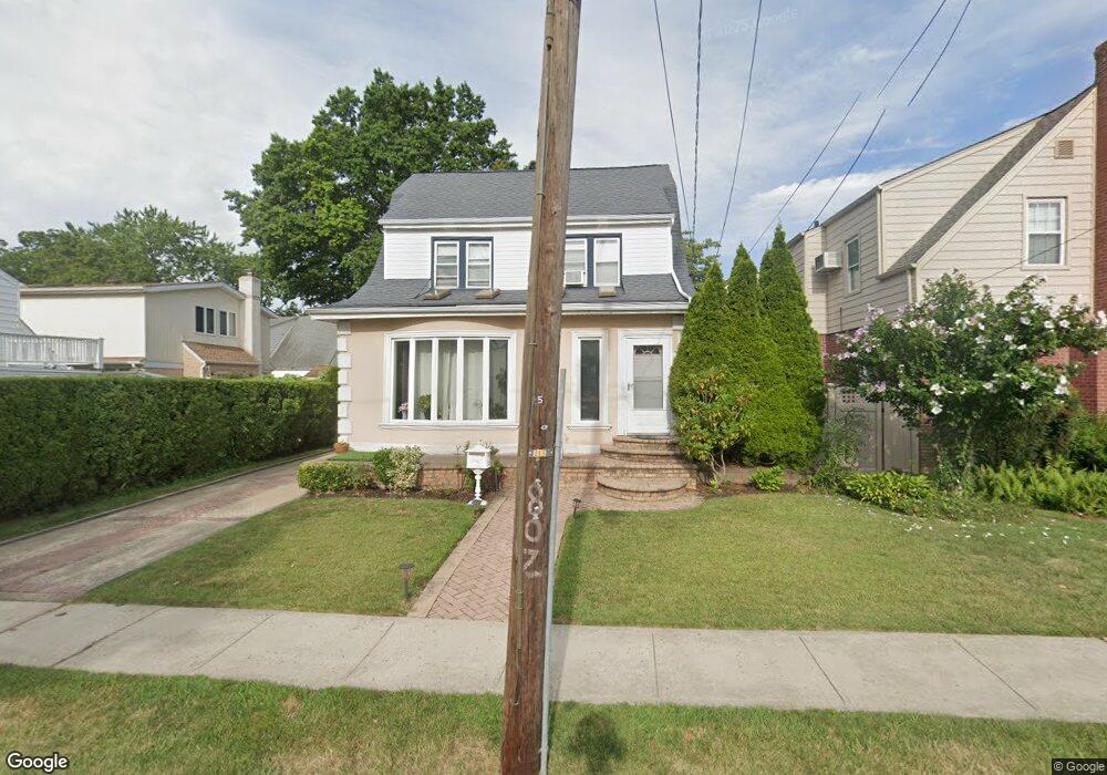 807 S 8th St unit 2nd Fl, New Hyde Park, NY 11040 - photo 1