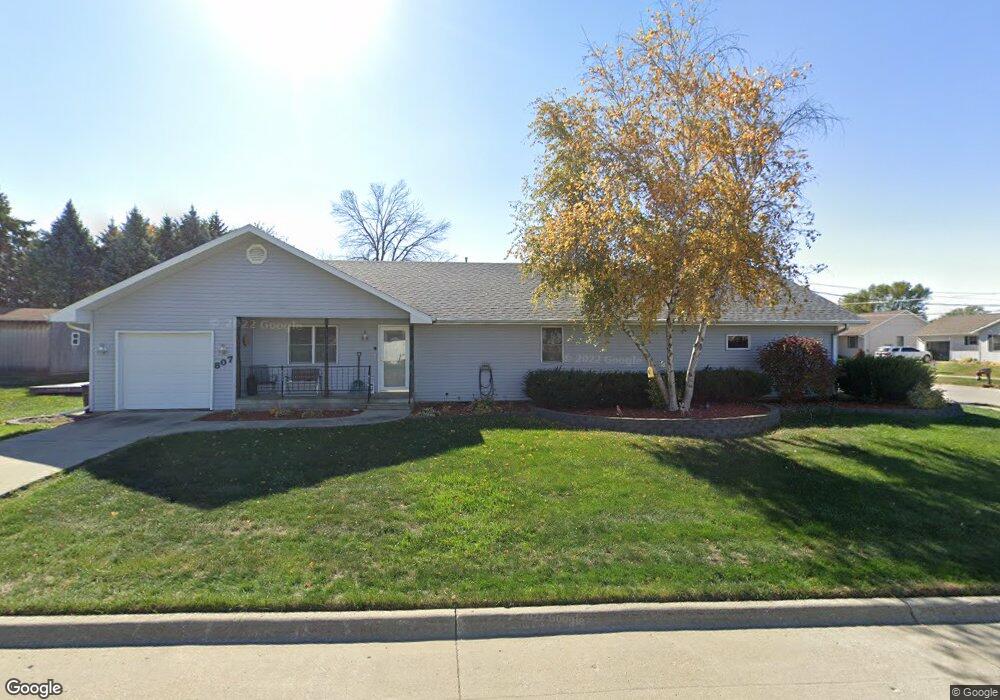 807 S 10th Ave E, Newton, IA 50208 - photo 1