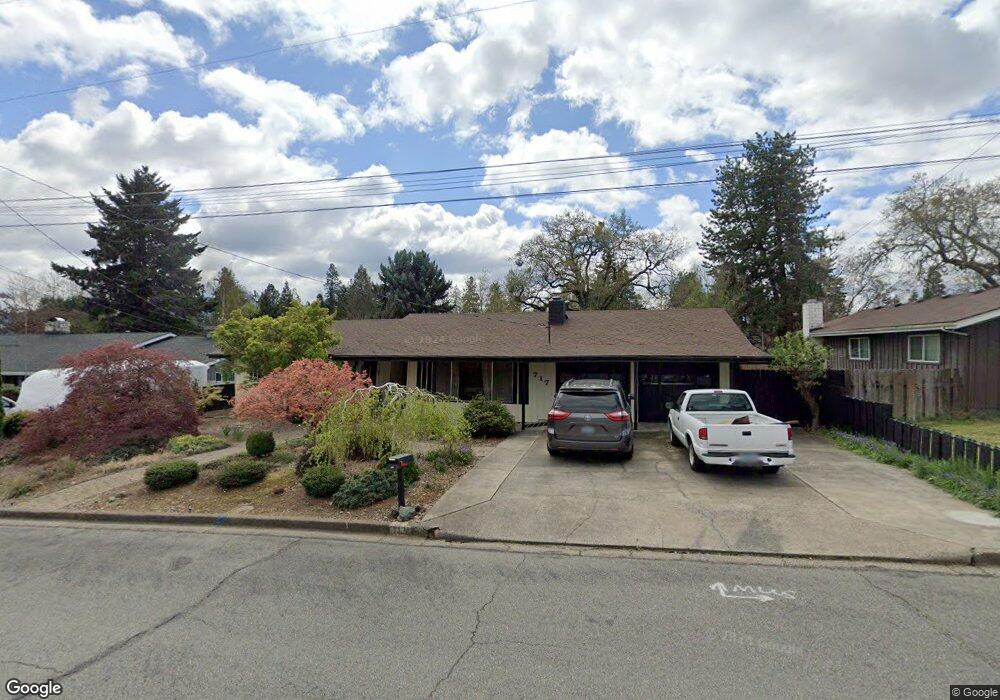 717 NW Savage St, Grants Pass, OR 97526 - photo 1