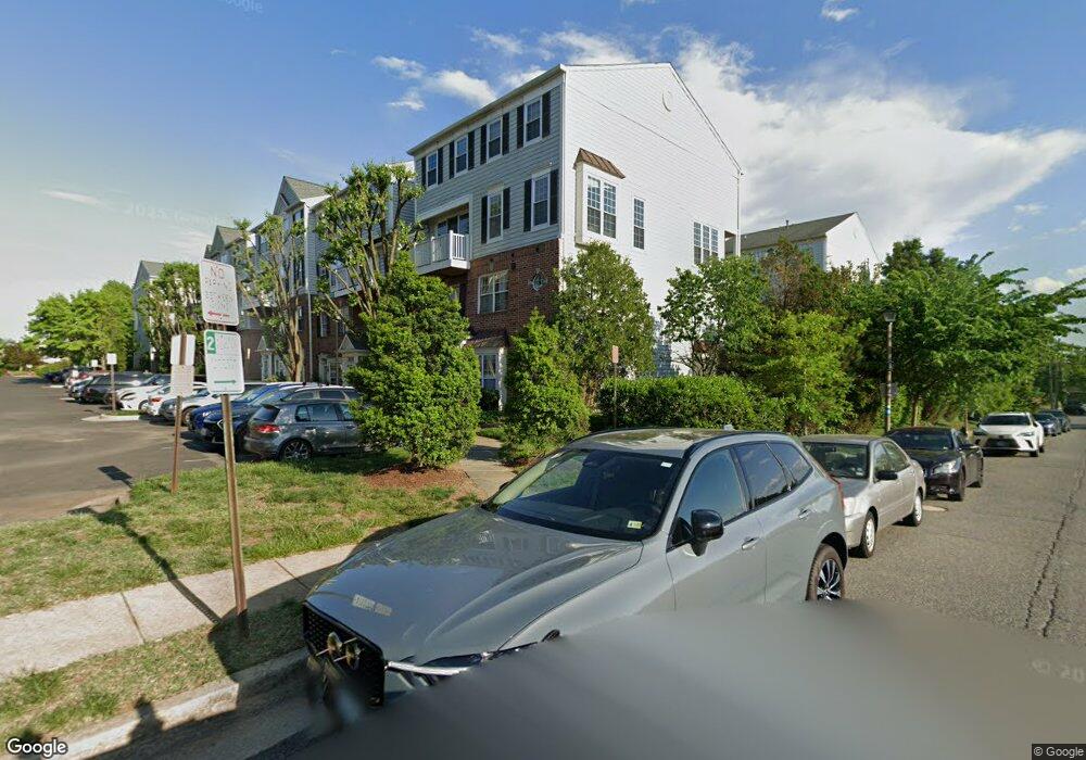 1736 Kingsgate Ct, Alexandria, VA 22302 - photo 1