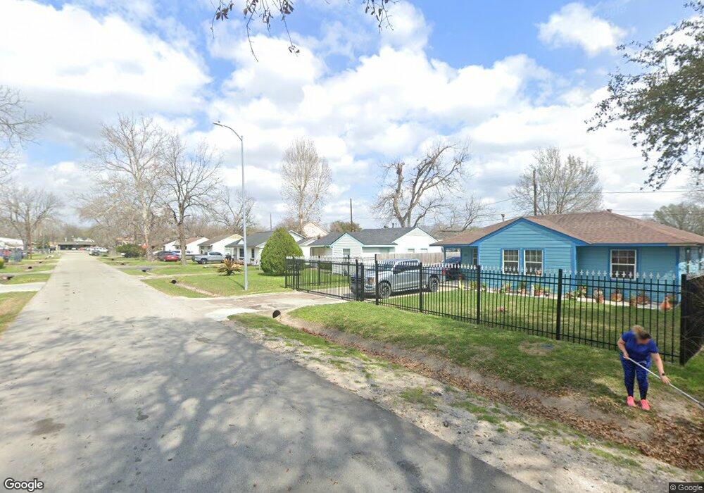 9226 Highlawn St, Houston, TX 77022 - photo 1