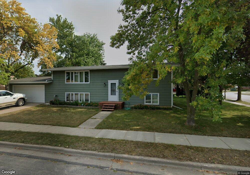 304 N Highland Ave, New Ulm, MN 56073 - photo 1