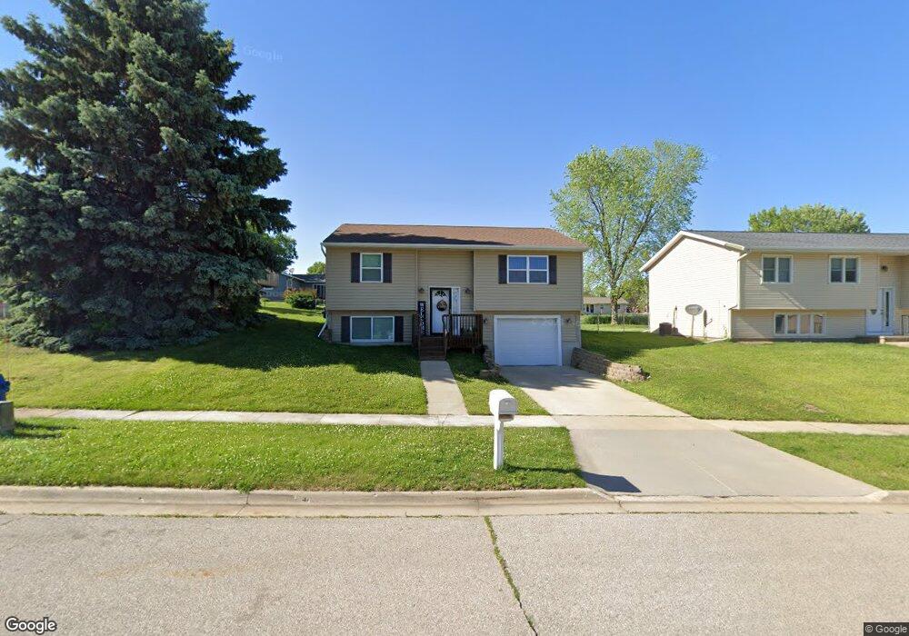 1613 Aspen Dr, Waterloo, IA 50701 - photo 1