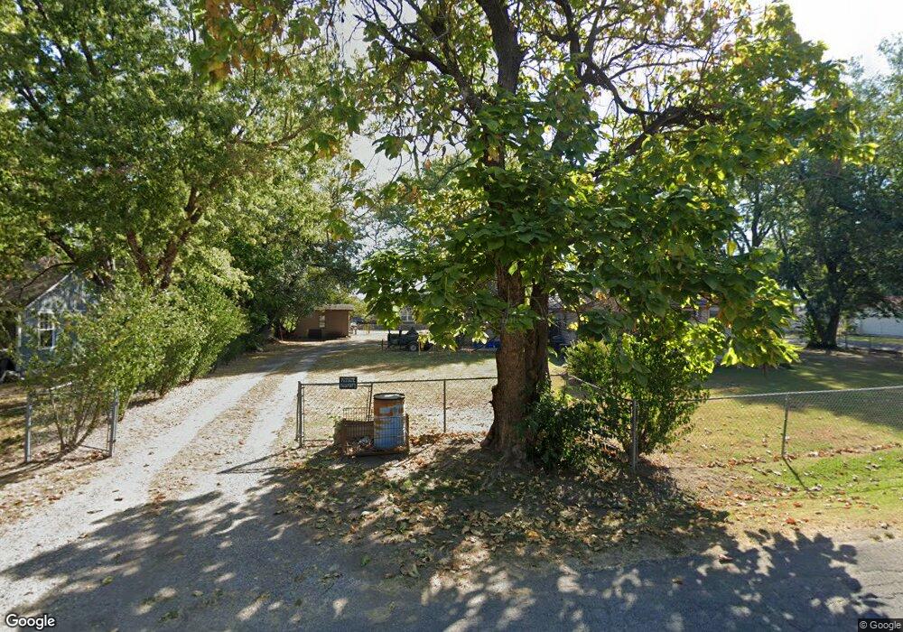 305 N Whitaker St, Pryor, OK 74361 - photo 1