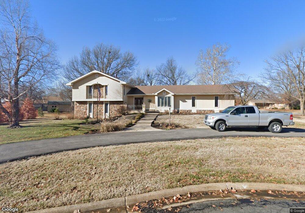 706 Neosho Ct, Parsons, KS 67357 - photo 1